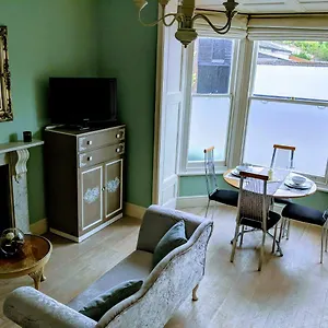 Apartment Beautiful One Bedroom Ground Floor With Parking United Kingdom